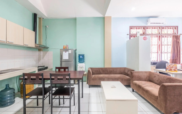 Super OYO 1568 Stasiun Ka Cirebon Guest House