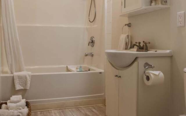 Barefoot Villas Cabin 2 Moose w/ Hot Tub