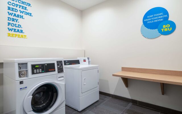 Tru by Hilton Naperville Chicago