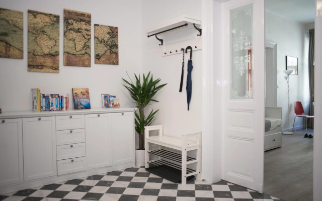 Apartment Florenc with 3-bathrooms & bedrooms