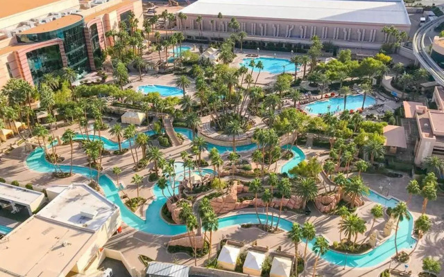 StripViewSuites at Signature