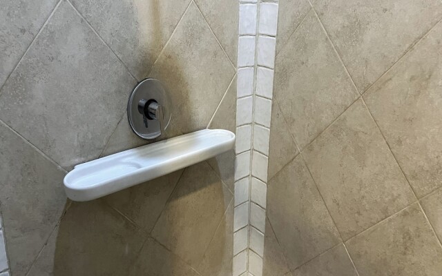 R Residence Jakarta