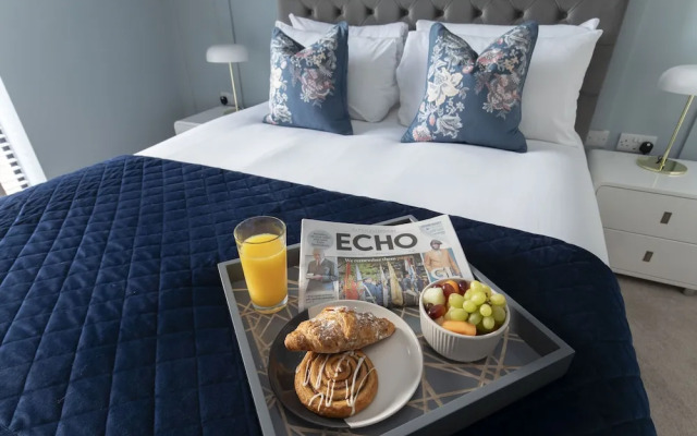 Elliot Oliver - Luxurious Two Bedroom Apartment in The Docks
