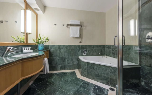 Oaks Gold Coast Hotel
