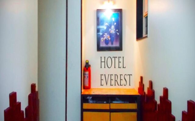 Hotel Everest