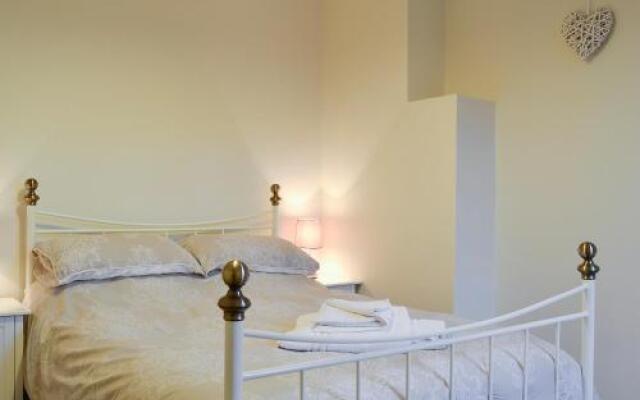 6 Catherine Cottages