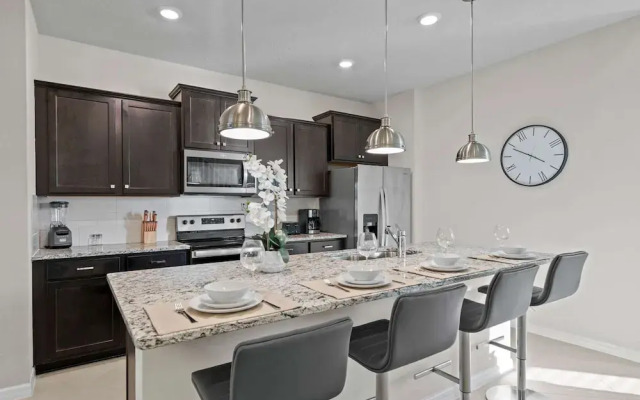 Chic 7bed With Private Pool Theme Bedrooms