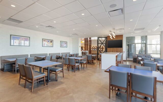 GLō Best Western Mississauga Corporate Centre