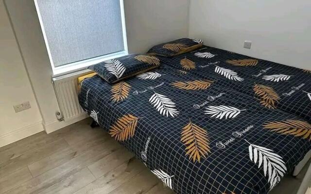 Second Av Flat 4, Hendon London