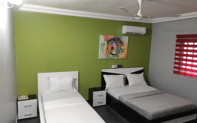 Royal Blue Guest House & Bar