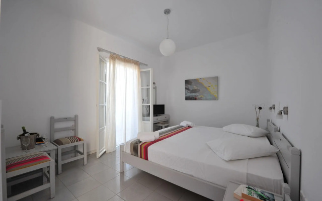 Akrotiri Hotel