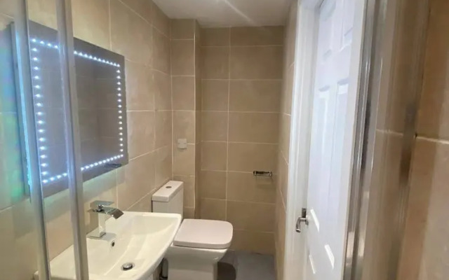 Stunning Truro 1-bed - Sleeps 2 & Parking