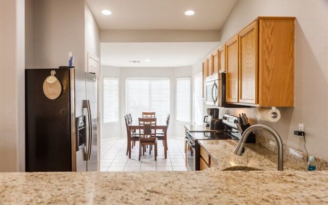 2821 Avondale