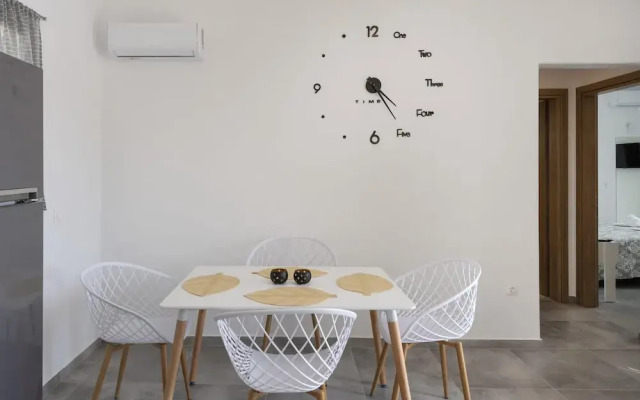 Parikia s Sunlight 2bedroom House