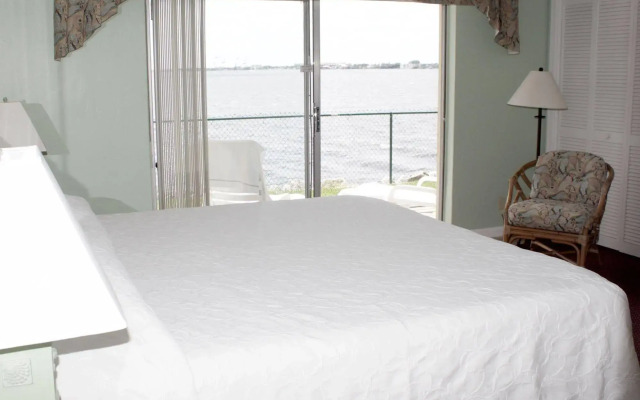 Palm Beach Waterfront Suites
