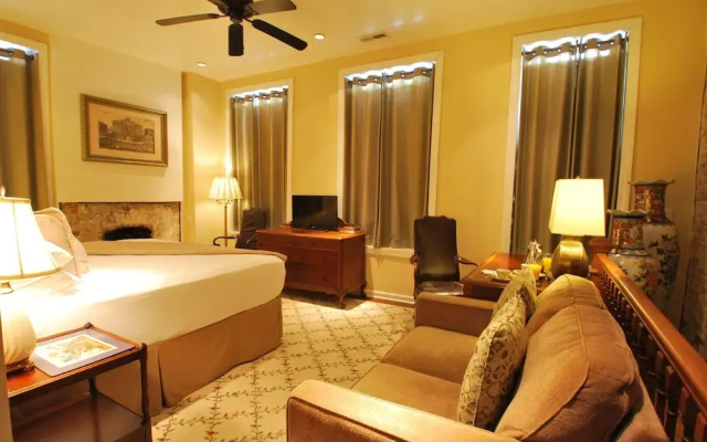 Grand Center Inn