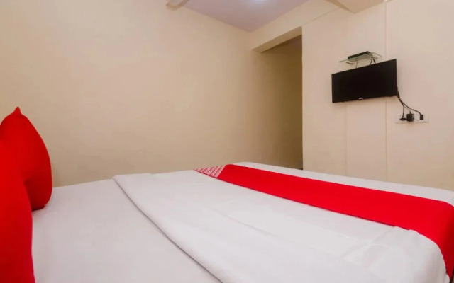 OYO 23285 The Diplomat Lodging