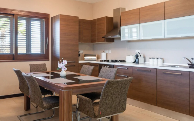 Harbour Views Gozitan Villa + Shared Pool