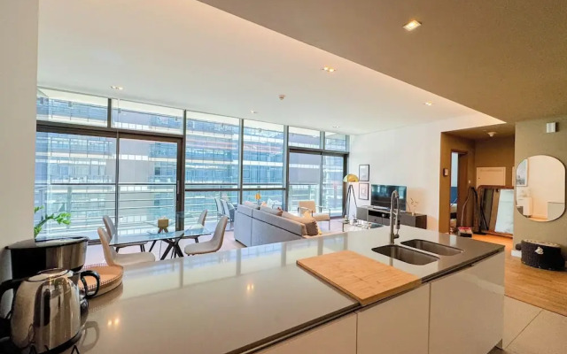 Aya - Sophisticated 1BR Apartment in CityWalk with Views