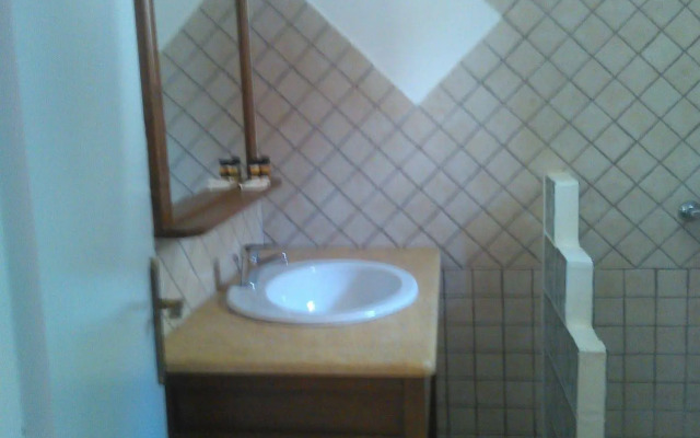 Onar Mani Suites