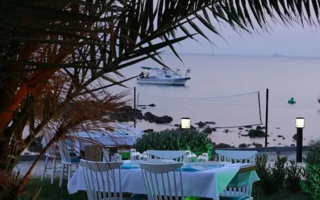 V Beach Hotel