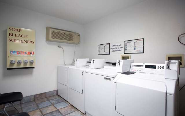 Motel 6 Kingman, AZ - Route 66 West