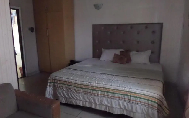 Keblat Hotel  Suites