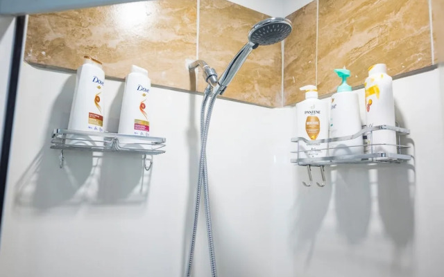 240 Spacious Modern Home w AC