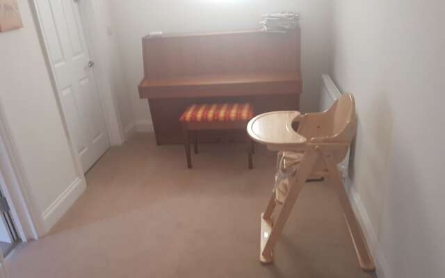 Lovely Large Garden Flat