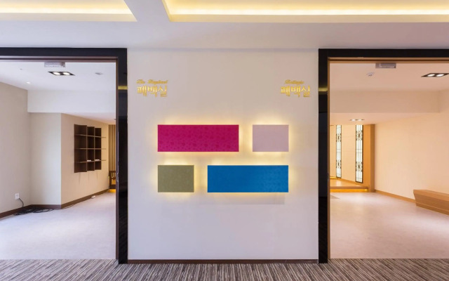 Charis Hotel