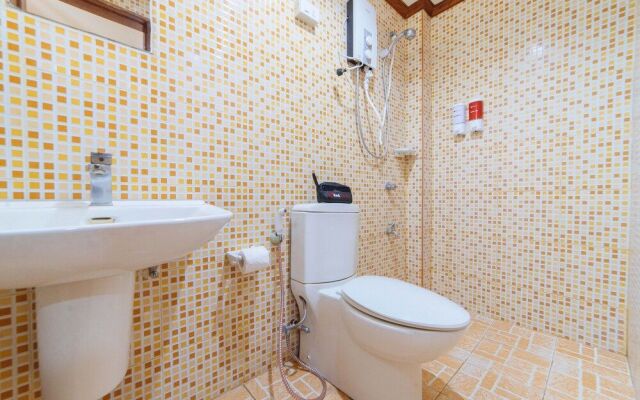 RedDoorz near Golden Sarok Shrine