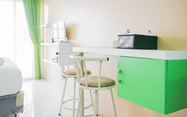 Cozy Studio Apartment at Tamansari Skylounge near Soetta Airport