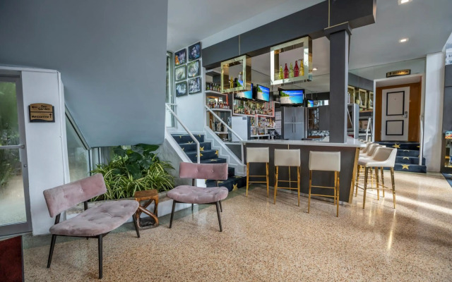 Catalina Hotel & Beach Club