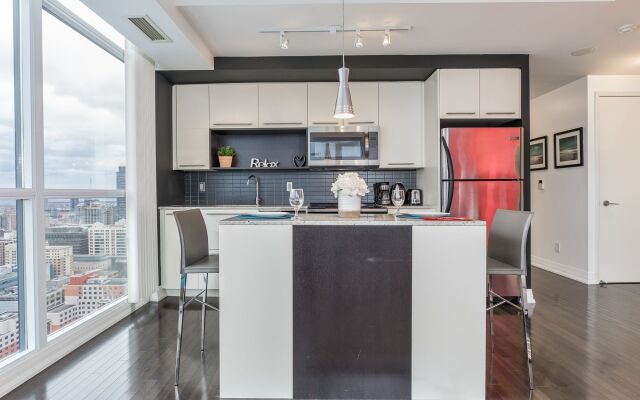 QuickStay - Incredible Downtown Condo, Yonge & College