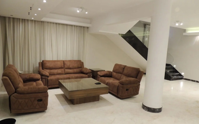 Sultan Luxurious Townhouse Near AUC