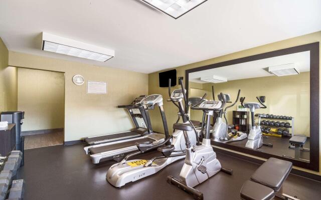 Rodeway Inn Portland Airport Hotel