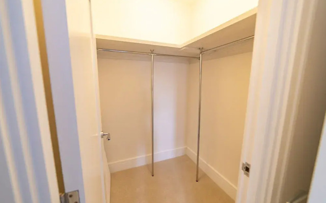 Reading Green Park Village Serviced Apt