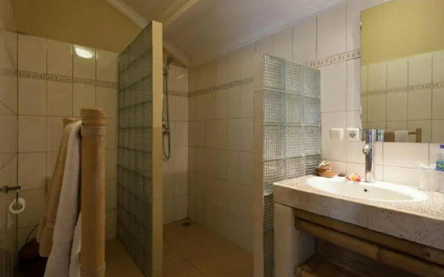 Chonos Hotel Lovina