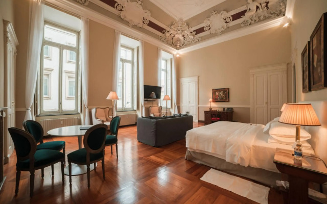 Royal Palace Luxury Suites & Hotel