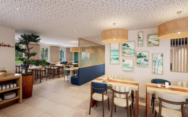 Apartment in Giens With Pool & Beaches Nearby