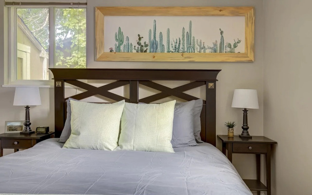 Beautifully Remodeled! Private Park! Close to CU!