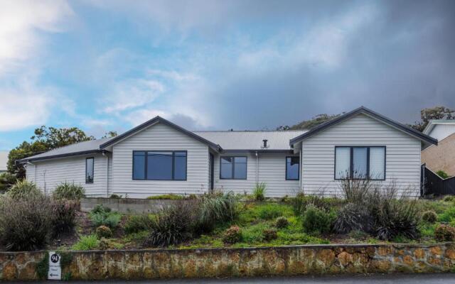 Vancouver's End by the BnB Collection