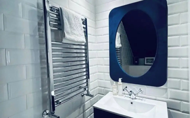 Lodge - Sleeps 18, pet Friendly & Free Parking