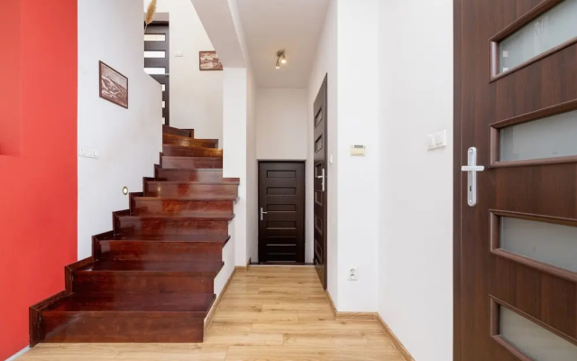 Czarnochowice House by Renters