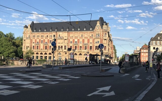 Appt lumineux & belle vue sur les quais