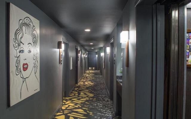 Elan Hotel