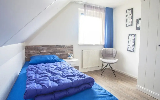 Lovely Holiday Home With Jetty Near Ijsselmeer