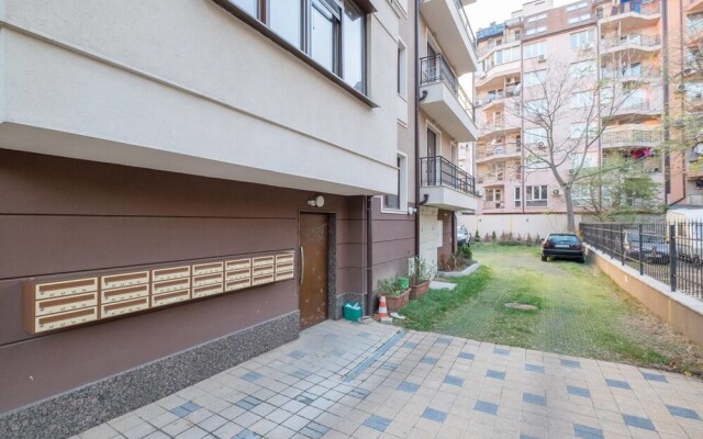FM Deluxe 1-BDR Apartment - M&M