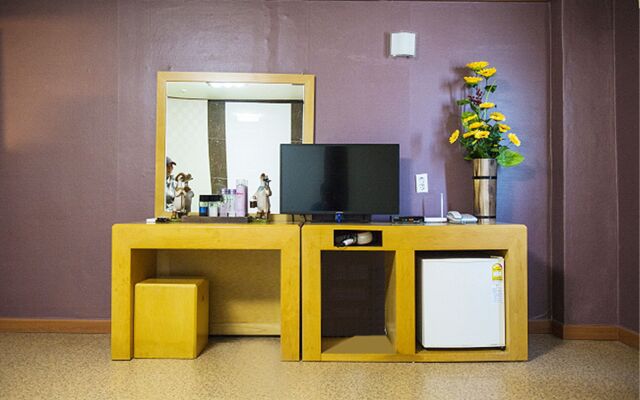 Suanbo Hot Spring Healing Hotel