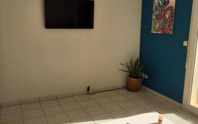 Appartement moderne d'une chambre avec terrasse